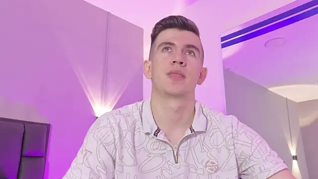 MikaelSlow online show from April 8, 2026, 4:36 am