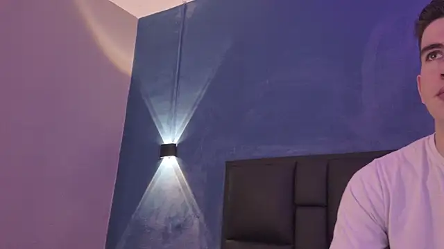 MikaelSlow online show from March 31, 2026, 4:03 am