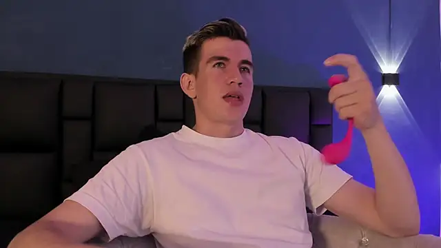 MikaelSlow online show from February 5, 2026, 3:46 am