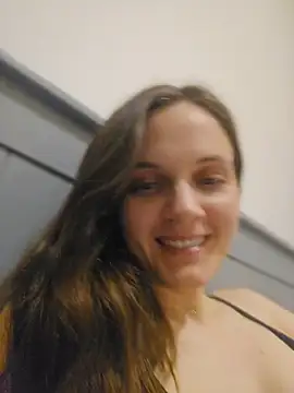 EllieDay online show from May 1, 2026, 9:42 pm