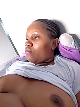 Snapshot of SquirtQueen222 chatting on January 20, 2025, 12:28 pm SquirtQueen222 online show from January 20, 2025, 12:28 pm