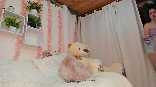 Idara and Edahi01 online show from December 1, 2025, 11:16 pm