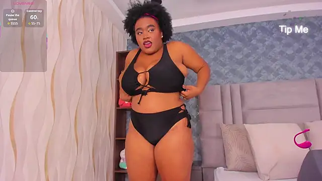 NiiaMoore online show from December 19, 2025, 8:44 pm