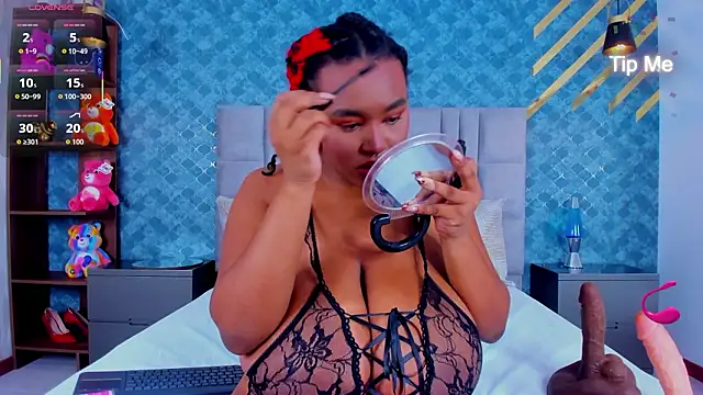 NiiaMoore online show from February 5, 2026, 9:10 pm