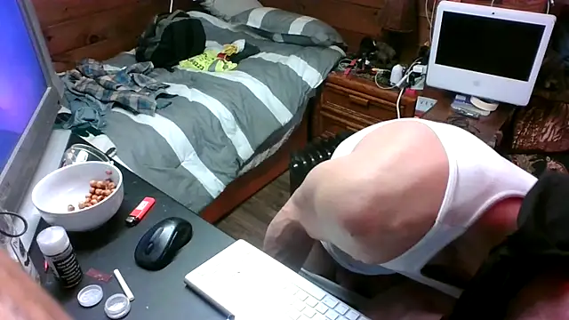 tongueispowerr6d9 online show from January 3, 2025, 12:40 pm