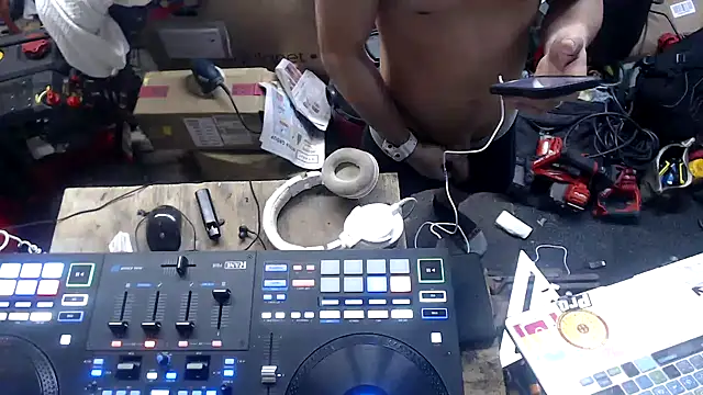 tongueispowerr6d9 online show from January 5, 2025, 9:57 pm