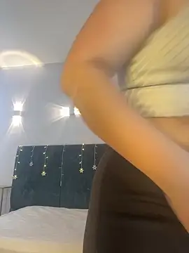 AgathaLynx online show from December 1, 2025, 10:38 am