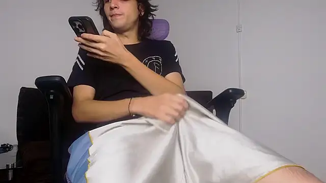 Snapshot of alex_connorr chatting on June 9, 2026, 1:06 am alex connorr online show from June 9, 2026, 1:06 am