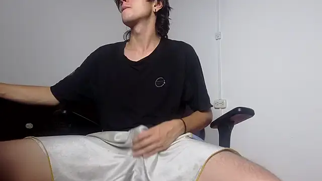 Snapshot of alex_connorr chatting on April 13, 2026, 3:10 am alex connorr online show from April 13, 2026, 3:10 am