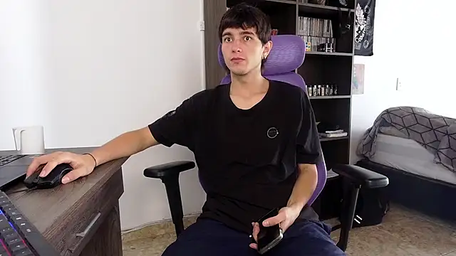 Snapshot of alex_connorr chatting on October 3, 2025, 3:13 pm alex connorr online show from October 3, 2025, 3:13 pm