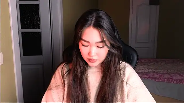 Erica Wayne online show from January 28, 2025, 2:21 pm