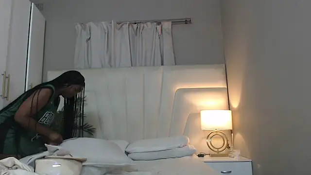 naughtyblackdolie online show from October 25, 2025, 10:21 pm