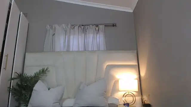 Snapshot of naughtyblackdolie chatting on May 7, 2026, 12:19 pm naughtyblackdolie online show from May 7, 2026, 12:19 pm
