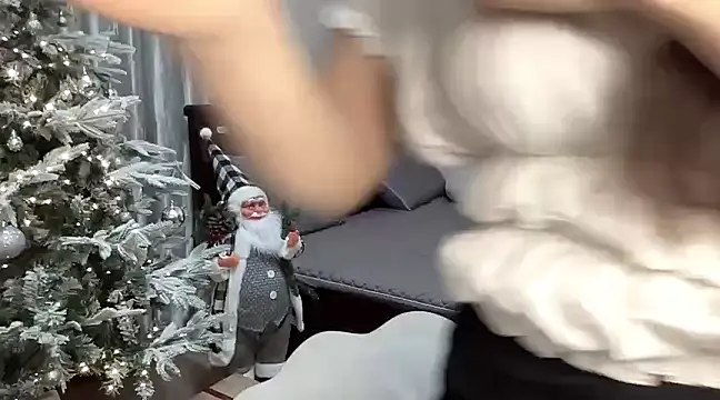 Snapshot of Henna192 chatting on December 19, 2024, 4:46 pm Henna192 online show from December 19, 2024, 4:46 pm