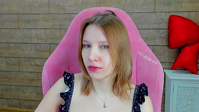 LiliLinn online show from February 24, 2026, 4:35 am