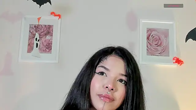 NinaInk online show from October 21, 2025, 2:05 pm