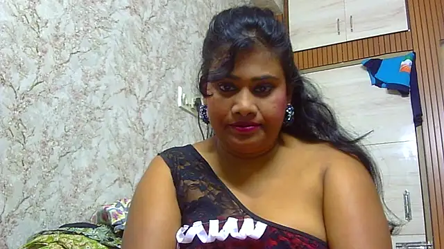 Snapshot of sexy_roma chatting on November 9, 2025, 11:25 am sexy roma online show from November 9, 2025, 11:25 am