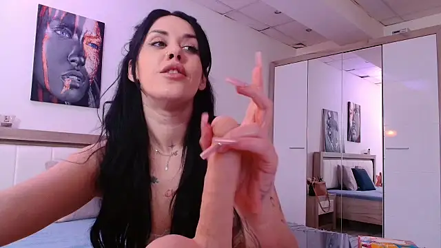 Snapshot of LaylaCruzRose chatting on February 18, 2025, 9:43 am LaylaCruzRose online show from February 18, 2025, 9:43 am