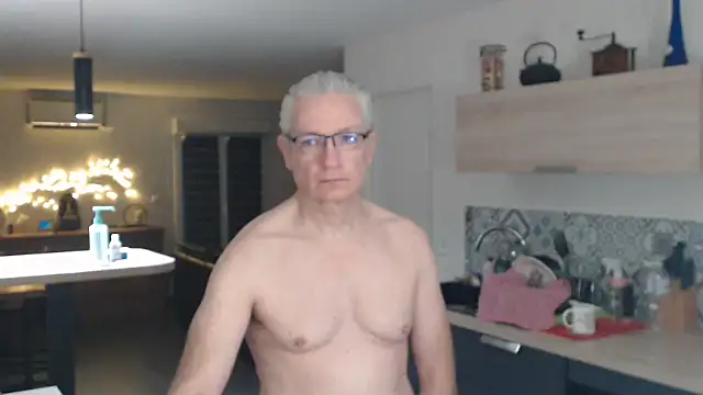 Snapshot of Goduleur69 chatting on February 5, 2025, 12:10 am Goduleur69 online show from February 5, 2025, 12:10 am