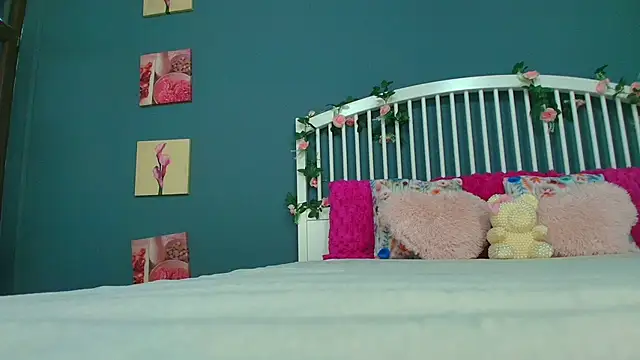 AlicePirs online show from September 28, 2025, 4:19 am