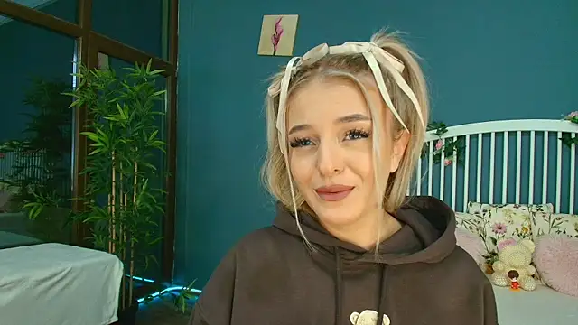 AlicePirs online show from October 23, 2025, 4:22 am