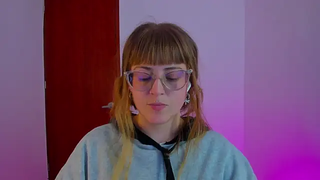 tekila   online show from December 3, 2025, 3:40 am