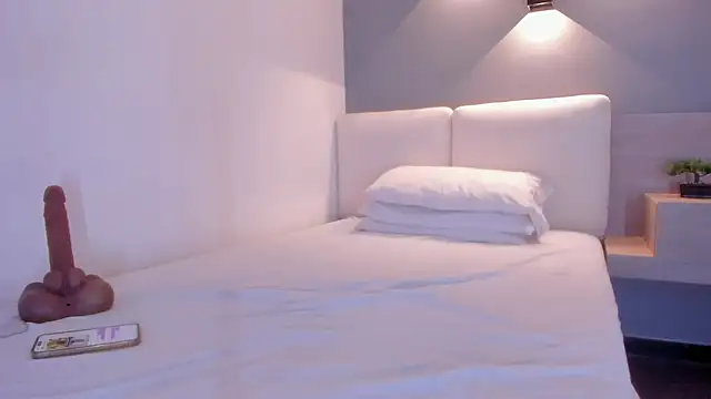 ellamontoya online show from September 23, 2025, 7:59 am