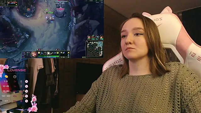 Snapshot of MoonlishSiren chatting on December 17, 2025, 6:13 pm MoonlishSiren online show from December 17, 2025, 6:13 pm