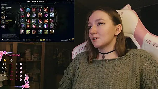 Snapshot of MoonlishSiren chatting on December 4, 2025, 8:30 pm MoonlishSiren online show from December 4, 2025, 8:30 pm