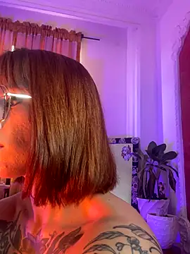 ValenGray online show from November 8, 2025, 1:14 pm