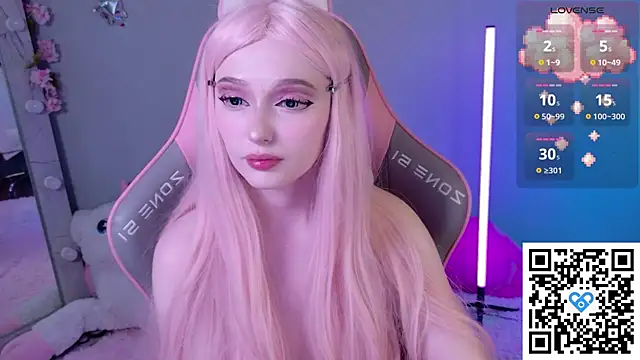 White kitty01 online show from May 25, 2026, 12:48 pm