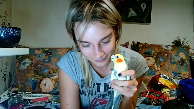 Snapshot of Sophie_Bell chatting on September 18, 2025, 6:00 pm Sophie Bell online show from September 18, 2025, 6:00 pm