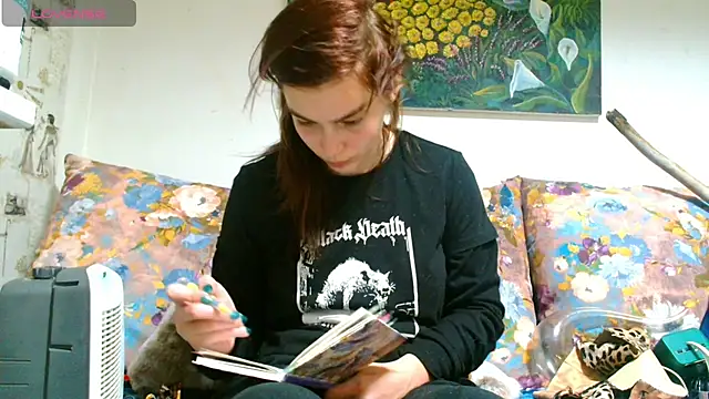 Snapshot of Sophie_Bell chatting on March 14, 2025, 10:38 pm Sophie Bell online show from March 14, 2025, 10:38 pm