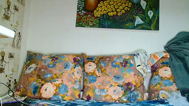Snapshot of Sophie_Bell chatting on October 1, 2025, 4:44 pm Sophie Bell online show from October 1, 2025, 4:44 pm