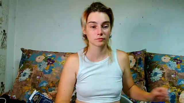 Sophie Bell online show from August 2, 2026, 10:51 pm