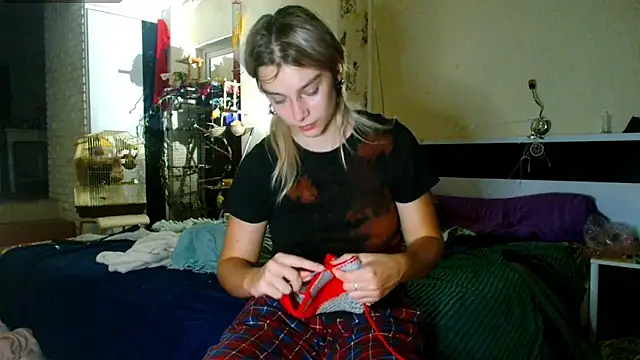Snapshot of Sophie_Bell chatting on September 10, 2025, 5:01 pm Sophie Bell online show from September 10, 2025, 5:01 pm
