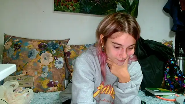 Snapshot of Sophie_Bell chatting on October 22, 2025, 7:02 pm Sophie Bell online show from October 22, 2025, 7:02 pm