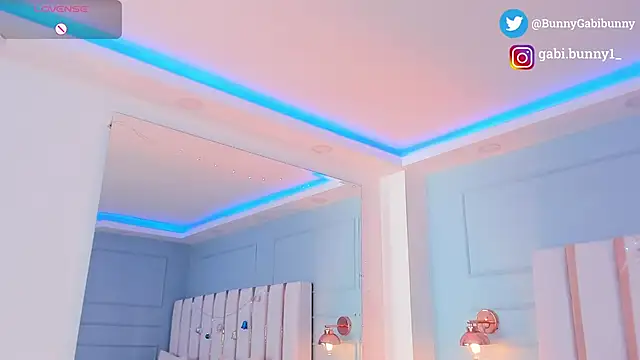 gabi bunny online show from December 18, 2025, 5:17 pm