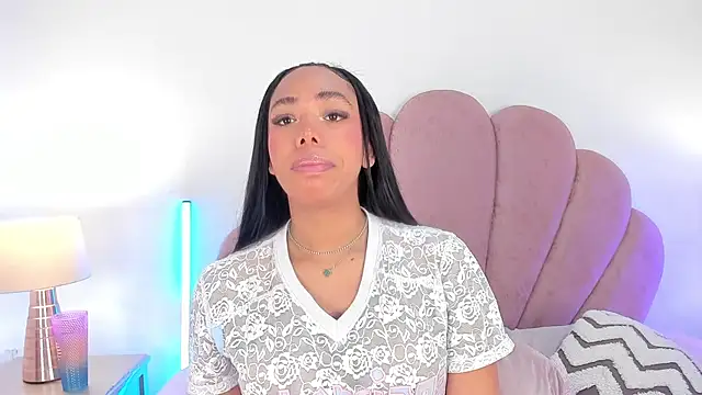 Snapshot of Nicole_Paradise chatting on December 20, 2025, 12:52 pm Nicole Paradise online show from December 20, 2025, 12:52 pm