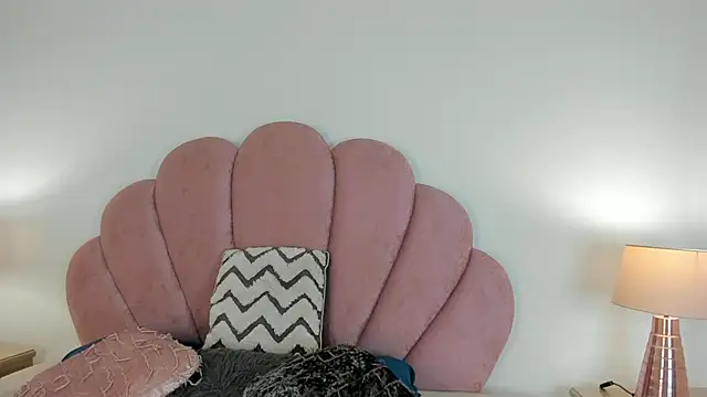 Snapshot of Nicole_Paradise chatting on November 24, 2025, 12:27 pm Nicole Paradise online show from November 24, 2025, 12:27 pm