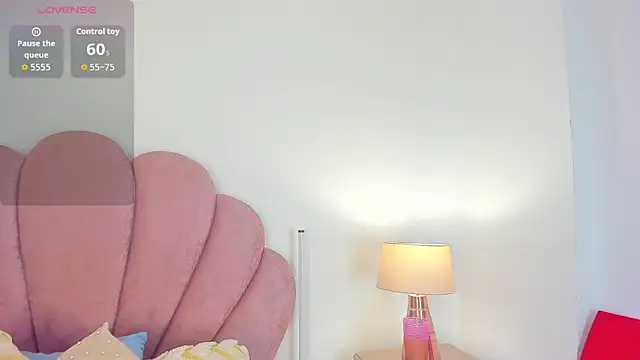 Snapshot of Nicole_Paradise chatting on February 23, 2026, 1:01 pm Nicole Paradise online show from February 23, 2026, 1:01 pm