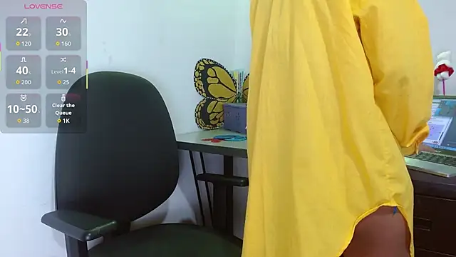 SophiaMeyerst online show from October 23, 2025, 1:43 pm