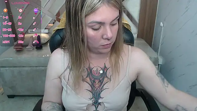 Snapshot of Paula_b_ chatting on June 13, 2026, 12:58 pm Paula b online show from June 13, 2026, 12:58 pm
