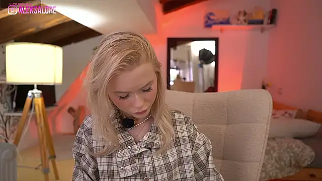 Snapshot of LexieLoree chatting on February 7, 2026, 4:09 am LexieLoree online show from February 7, 2026, 4:09 am