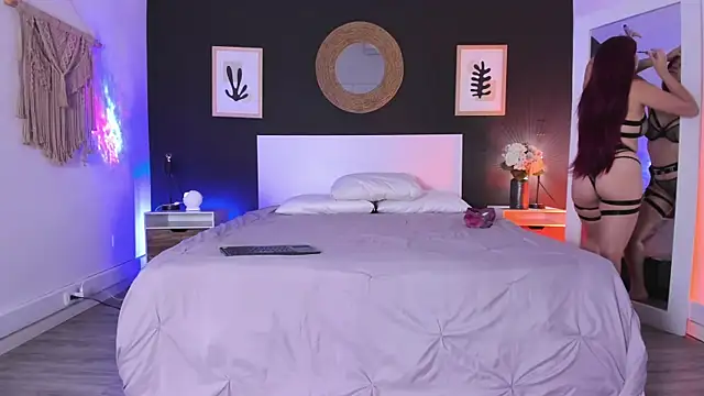 VioletPaket online show from September 24, 2025, 11:28 am