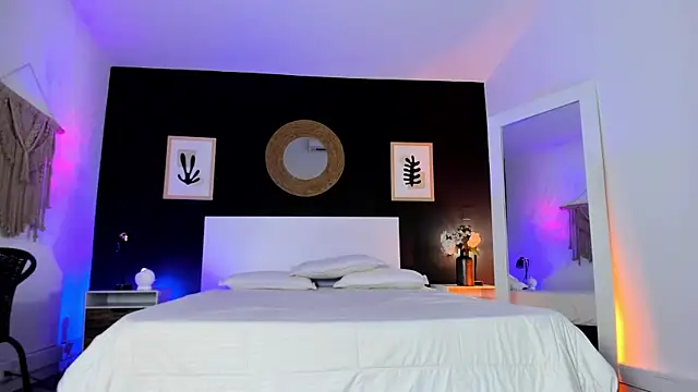 VioletPaket online show from November 28, 2025, 12:05 pm