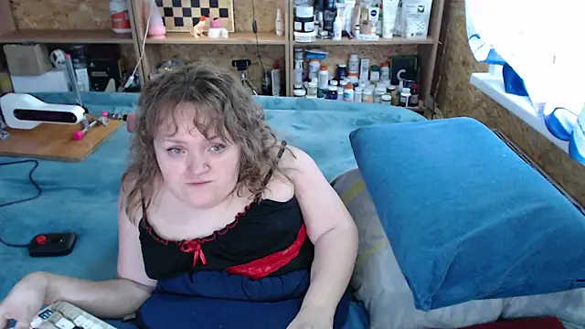 MiniNatalie online show from October 5, 2025, 9:11 am