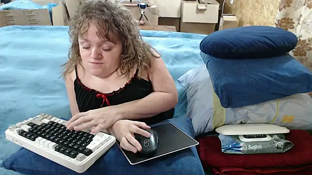 MiniNatalie online show from September 9, 2025, 4:44 am