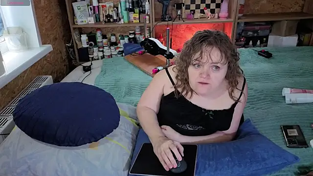 MiniNatalie online show from November 14, 2025, 5:33 am