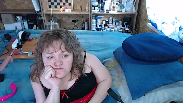 MiniNatalie online show from October 3, 2025, 10:17 am